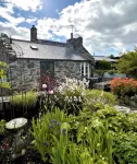 Romantic and cosy cottage,  countryside views, near to the beach and mountains - Wifi