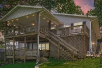 Lake front, spacious & cozy home with entertainment room. -  Privatzimmer
