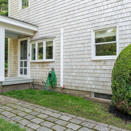 Charming 4-bedroom home in marvelous Tisbury walking distance to shops and ferry