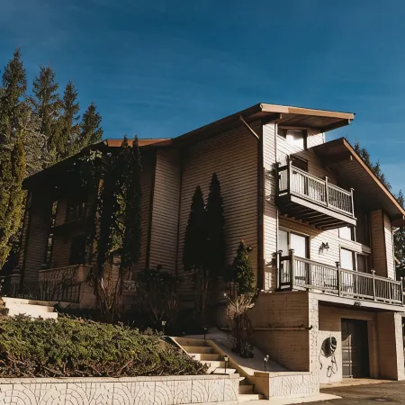 3-bedroom chalet just 13 minutes drive to Bethel Woods