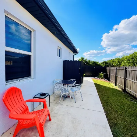 Modern & Private Apartment with Kitchen in Lehigh Acres – Independent Entry