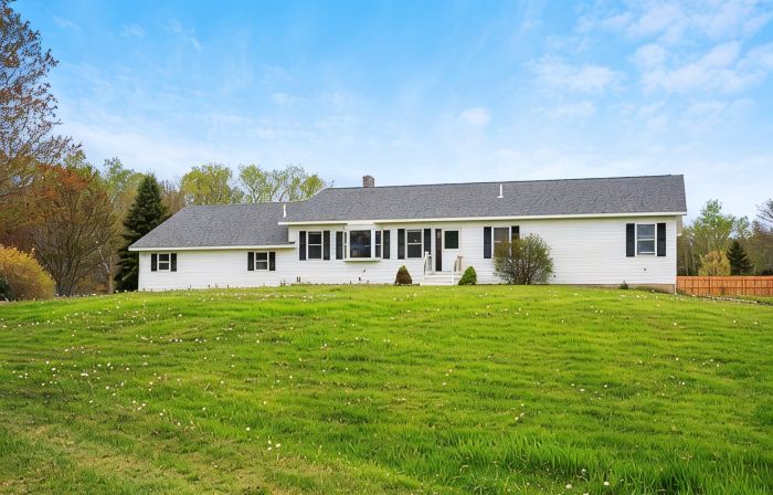 Hot tub-Sauna-Game Room-Fire pit-Close to Acadia/Bar Harbor!
