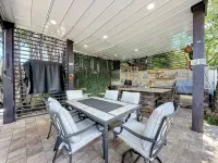 Luxurious Pompano Beach Oasis with Pool, Outdoor Kitchen, and close Beach - Wifi