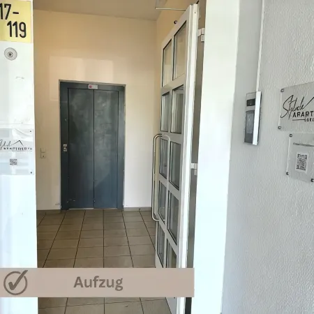 Modern, Zentrumsnah mit Parkplatz und Balkon
