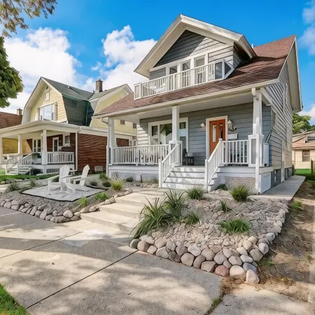 Enjoy Lakefront living with family!