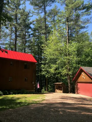 Traveling with kids? Try this secluded & updated 3-bedroom home close to Okemo