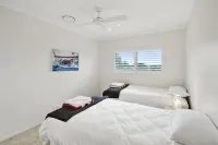 Beachside 880  beachfront luxury Apartment with Sunset views from the balcony. - Apartments