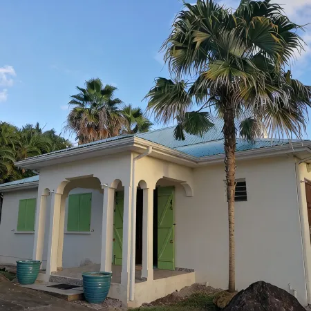 Comfortable villa, swimming pool, tropical garden, near beach st Anne, 8 pers