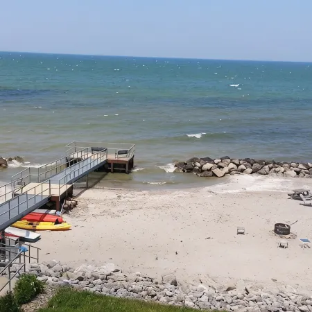 Beach Level Lake Front Condo L02-5 Queen Beds. Rent 3-4th Free-Use by 4/2027-Ask