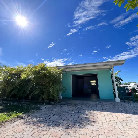 Bungalow oasis with lots of room