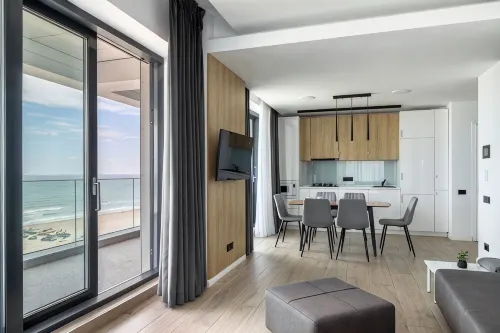 Sea View 2 bedroom Apartament located in Mamaia Nord - Homestays