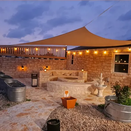 5-bedroom house in delightful Bastrop with fitness room, WiFi, AC