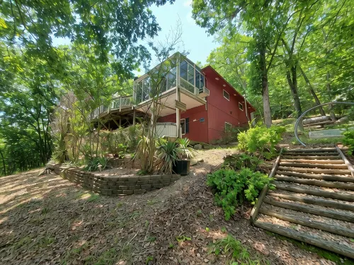 Hog Heaven-Lakefront-2 Kitchens, 2 Living Areas, Private & Wooded