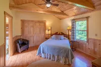 Large Lakefront Home - Homestays