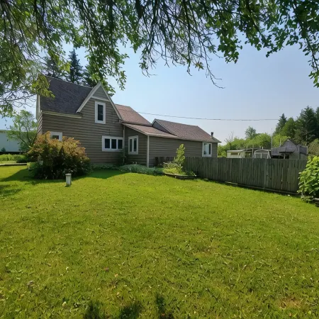 Spacious Family Friendly House, Close To Trails and Mackinac Island Ferries!