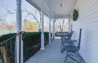 Bluff Springs Farmhouse - 3-Star
