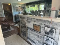 The She Shed a Cozy Country Setting to relax! 15 min to Dover, DE