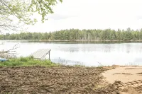 Charming cottage In The Heart of Sugar Camp on Bass Lake - No Cleaning Fee! - 3 stjerner