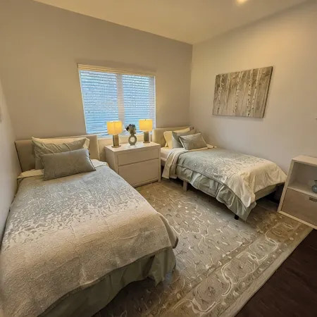 5Br, 5BA on Cul-De-Sac, Big Pool,  Jacuzzi, Gym,  Beautiful Bay Beach