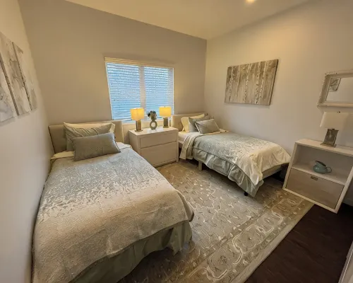 5Br, 5BA on Cul-De-Sac, Big Pool,  Jacuzzi, Gym,  Beautiful Bay Beach Hotels in Hampton Bays