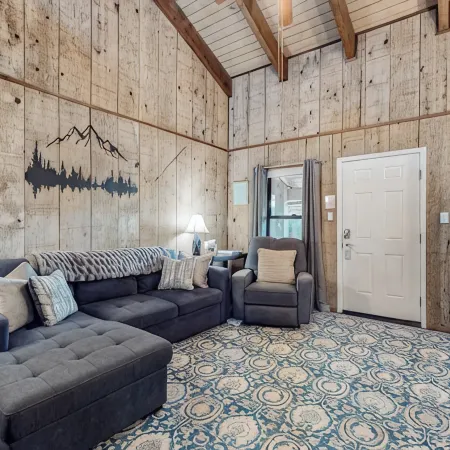 Cozy 2-bedroom condo 2/2 just blocks from base-with W/D and wifi