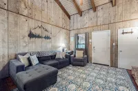 Cozy 2-bedroom condo 2/2 just blocks from base-with W/D and wifi - Wi-Fi