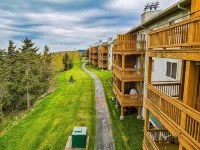 Cozy Renovated Summit Condo – 5-Min Walk to Slopes, Deer Views! - 3-Star
