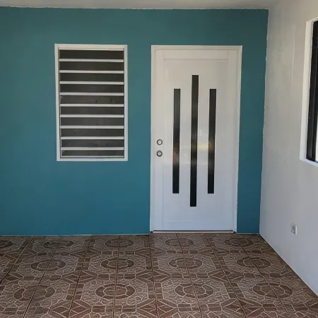 Quiet cozy 1 bedroom 1 bathroom just 2 blocks from beautiful beaches!