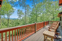 Spacious 4 BR Cabin w/ Stunning Mountain Views! Pet Friendly! Hot Tub! - Bjergudsigt