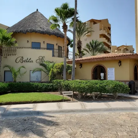 2-Story Premium PENTHOUSE Sandy Beach-Front Condo