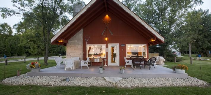 Door County's Chalet On The Shore Hotel di Sturgeon Bay