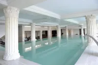 Therma Palace - Balneo Spa, Mineral Pools & Private Beach - ที่มีสระว่ายน้ำ