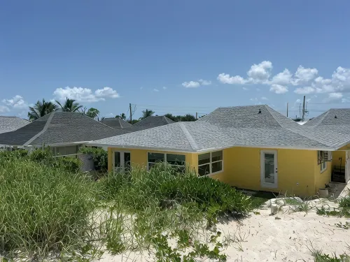 Turtle Cove is steps away from Paradise with private beach access. OCEANFRONT - Alloggi