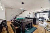 Modern 4 Story Townhome -5 minutes walk to Deep Ellum & Fair Park! - อ่างจากุชชี่