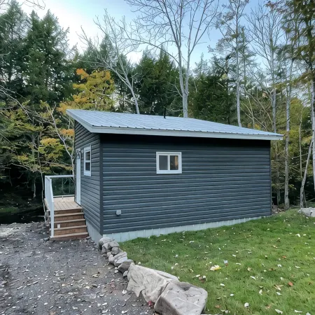 Riverfront Cottage that offer Incredible views, is pet friendly and private