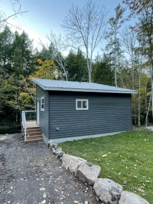 Riverfront Cottage that offer Incredible views, is pet friendly and private - Wifi