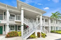 GreenLinks at Lely Resort · 1st Floor · Lake View · Golf · Sleeps 6 - 4-Star