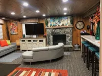Fresh Air Cabin Hike  Rest  Refresh Sleeps 8 - 3-Star