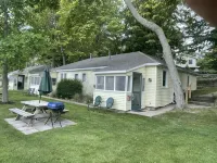 Cottage 3 is a charming 2 bedroom 25’ from your boat dock & Hamlin lake. - 2-Star