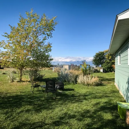 Peaceful Vacation Getaway, Private Yard, Hot Tub, 360 Views Clean & Cozy Cottage