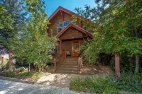 WALK EVERYWHERE!  4 BEDROOMS +BONUS RM & QUAINT BACKYARD - Boutique