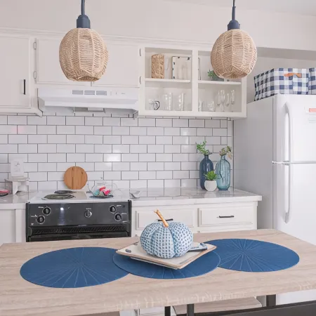 Modern 2Br Casita. Near I-40. Perfect for Work Stays & Pets!