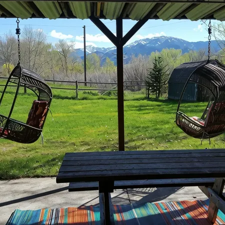 Black Bear Inn,Bridger views, E. Gallatin river access via cherry creek ponds.
