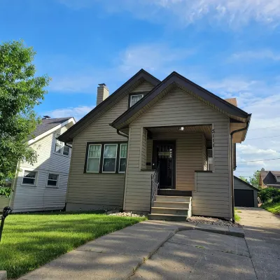 Beautiful Spacious Home - Near Charles Schwab Field- CWS, CHI Arena, Downtown - 4-Star
