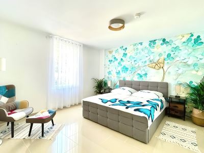"My Apartment" Flowers with fireplace for up to 10 people