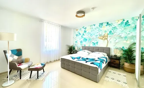 "My Apartment" Flowers with fireplace for up to 10 people