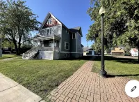 Enjoy this unique North Shore experience!