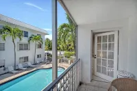 Keybiscayne Charmer half a block from private Beach, Restaurants and Boutiques!! - Uima-altaat