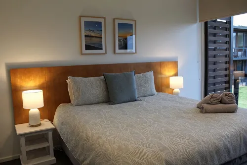 Coastal Cove Retreat at Moonah Links Resort: close to Hot Springs, Golf & Winery - Apartments