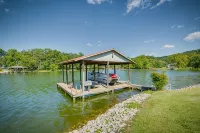 Gordon's Grandview Lakehouse beautiful year round in every season.